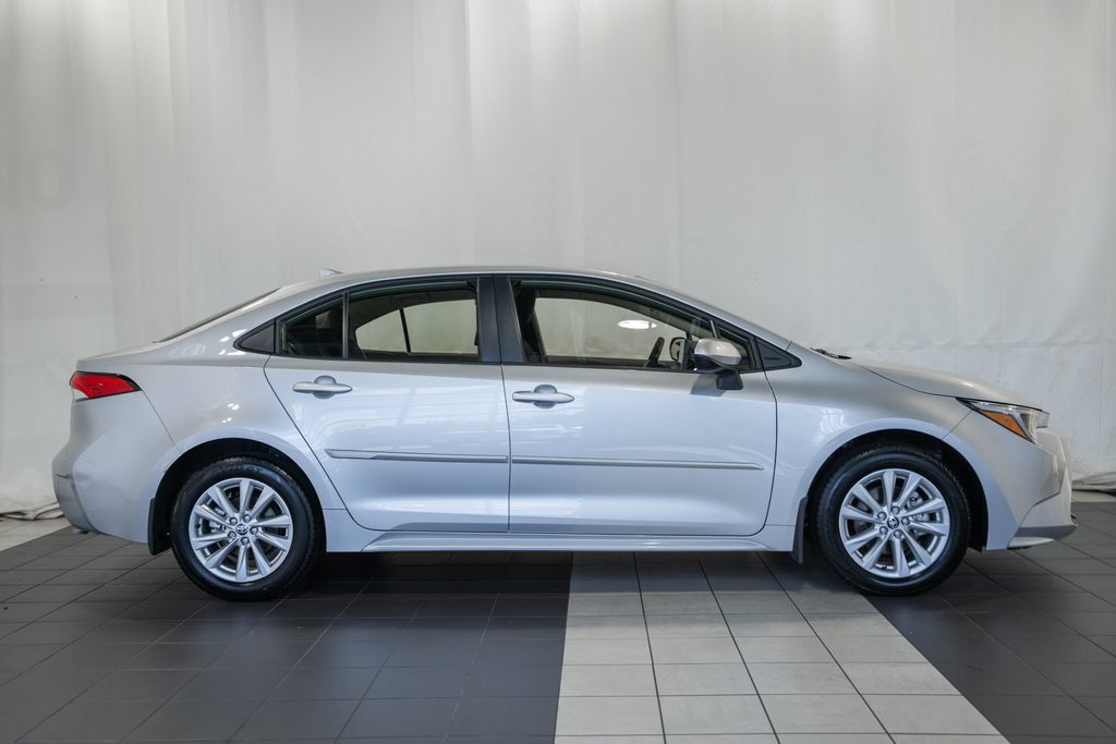 Used 2025 Toyota Corolla LE w/ LE Premium Package FWD image 3