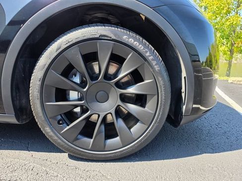 Used 2023 Tesla Model Y Long Range AWD/4WD image 4