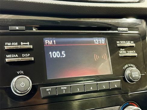 Used 2017 Nissan Rogue S image 17