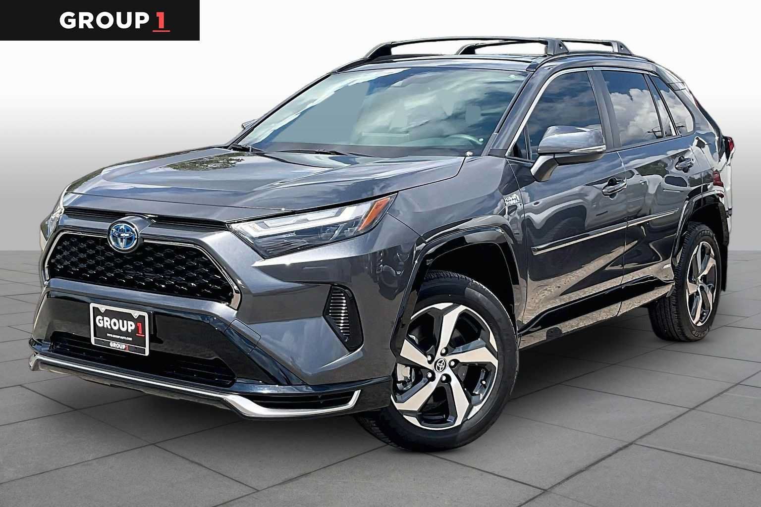 Used 2024 Toyota RAV4 SE w/ Weather & Moonroof Package AWD/4WD image 1