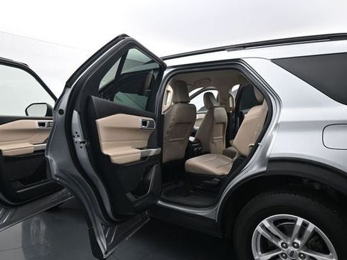 Certified 2022 Ford Explorer XLT w/ Equipment Group 202A AWD/4WD image 18