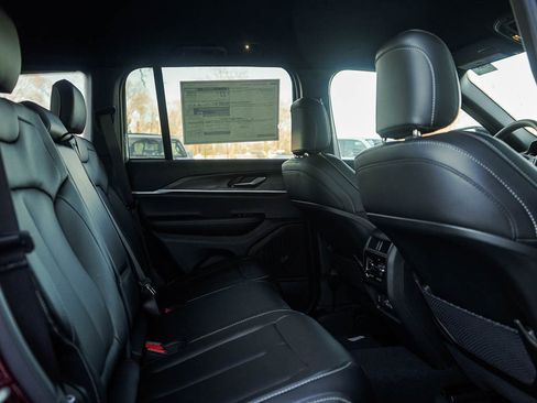 New 2025 Jeep Grand Cherokee Limited w/ Black Appearance Package image 13