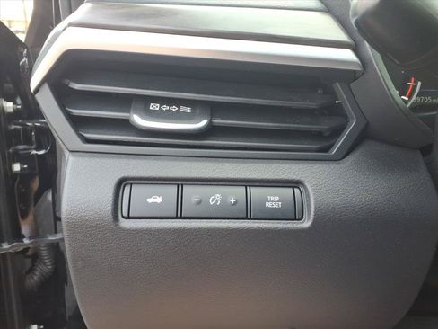 Used 2025 Nissan Altima 2.5 SV FWD image 17