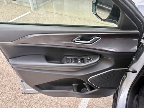 Used 2022 Jeep Grand Cherokee Altitude image 15