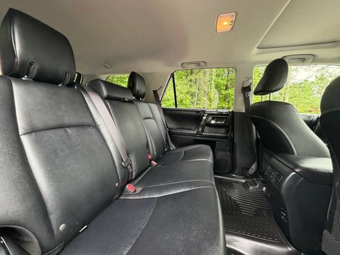 Used 2017 Toyota 4Runner TRD Off-Road Premium AWD/4WD image 21