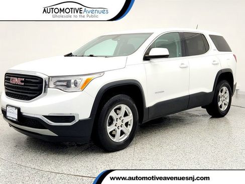Used 2019 GMC Acadia SLE w/ LPO, Floor Liner Package image 1