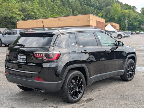 Used 2022 Jeep Compass Latitude w/ Convenience Group FWD image 9