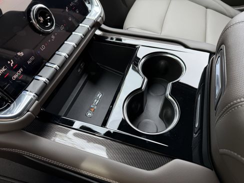 New 2026 GMC Yukon XL Elevation w/ LPO, Illumination Package image 28