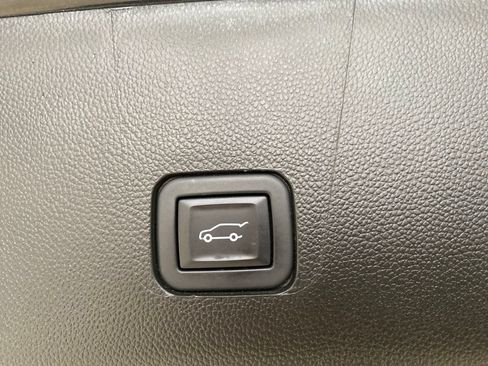 Used 2023 Chevrolet Traverse LT w/ LT Premium Package AWD/4WD image 20