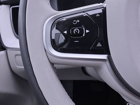 New 2026 Volvo XC60 B5 Ultra w/ Protection Package Premier AWD/4WD image 17