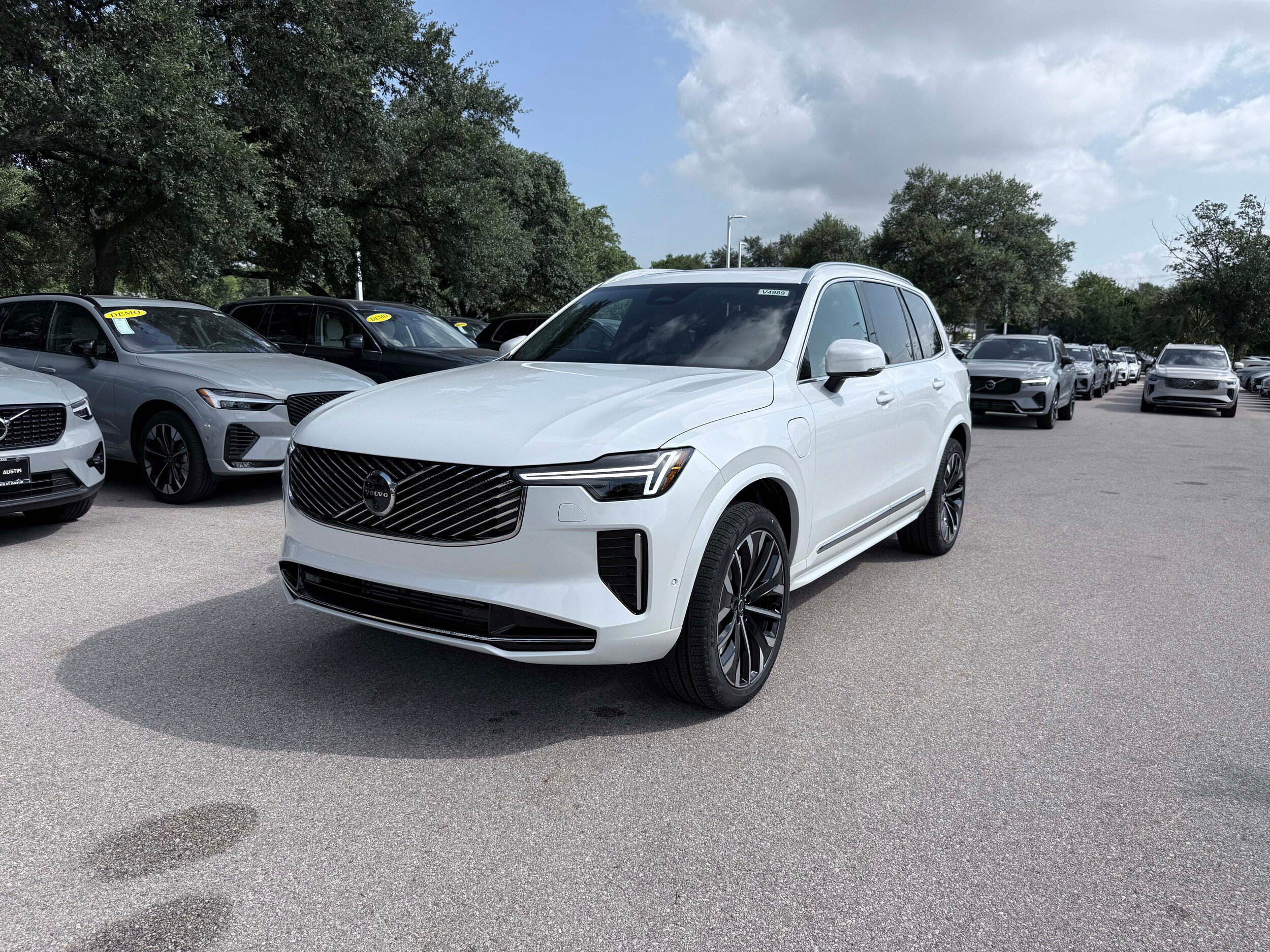 New 2026 Volvo XC90 T8 Plus w/ Protection Package Premier AWD/4WD image 2