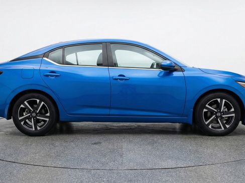 Used 2025 Nissan Sentra SV FWD image 11