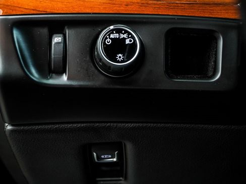 Used 2015 Cadillac Escalade ESV Premium image 36