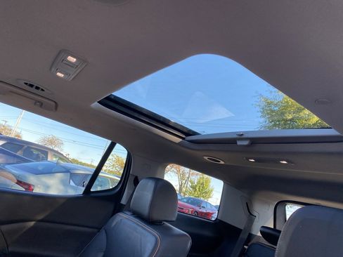 Used 2022 GMC Acadia AT4 w/ Technology Package image 30