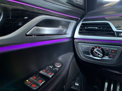 Used 2021 BMW 750i xDrive w/ Executive Package image 19