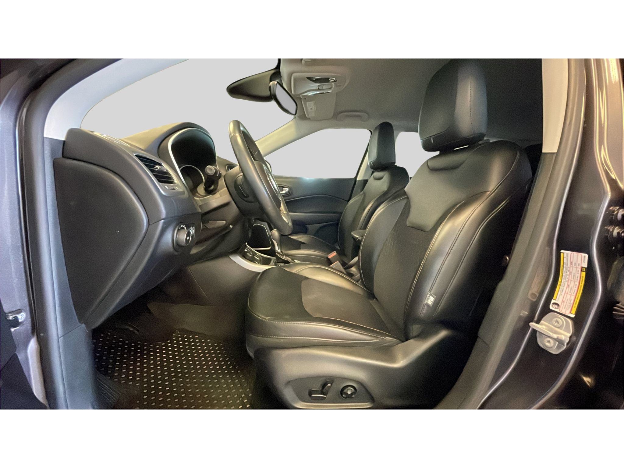 Used 2018 Jeep Compass Latitude w/ Popular Equipment Group AWD/4WD image 11