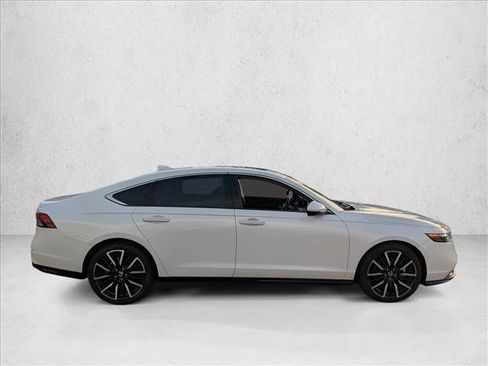 Used 2023 Honda Accord Touring image 4