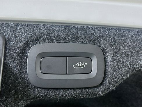 Used 2020 Volvo S60 T5 Momentum image 27