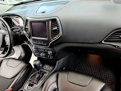 Used 2021 Jeep Cherokee Trailhawk w/ Sun, Sound & Nav Group AWD/4WD image 16
