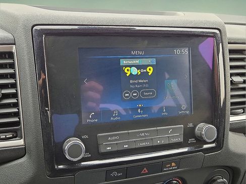 Used 2024 Nissan Frontier SV image 25