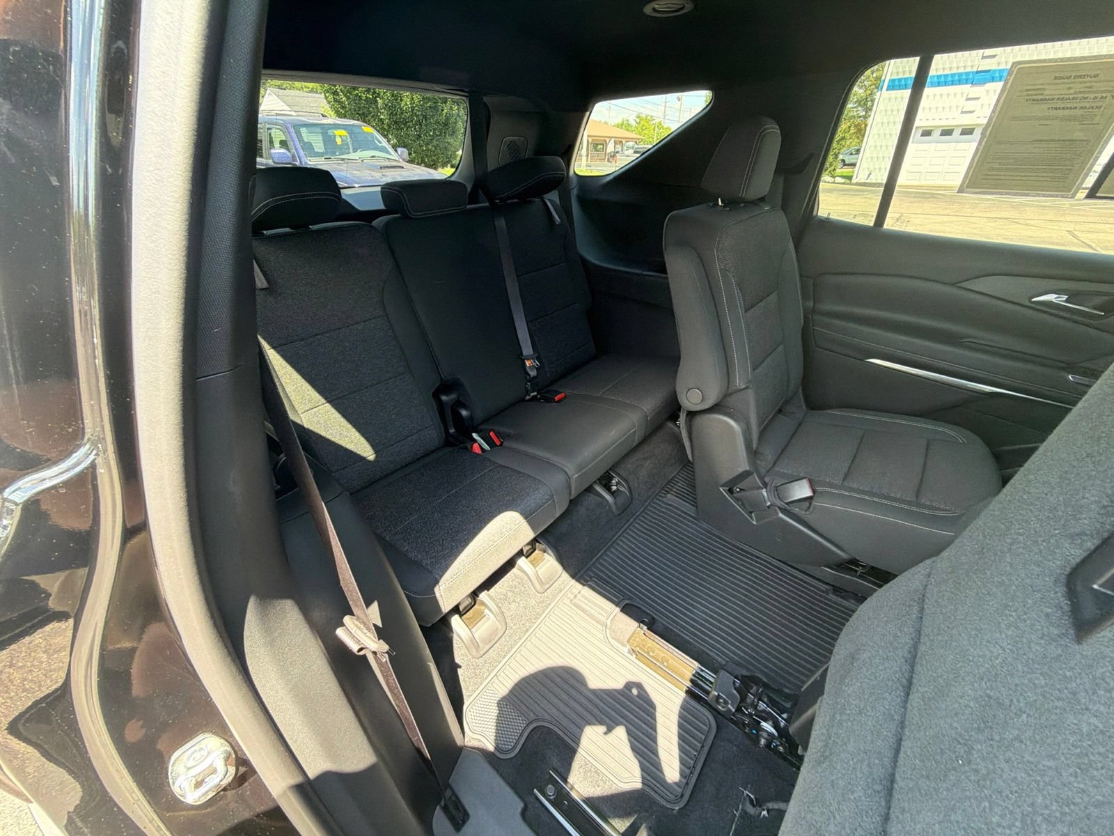 Used 2025 Chevrolet Traverse LT w/ LPO, Floor Liner Package FWD image 28