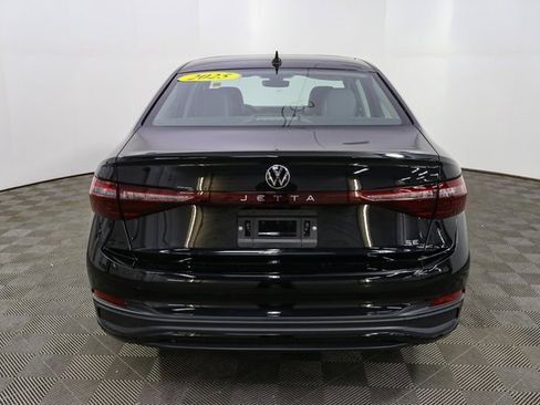 Used 2025 Volkswagen Jetta SE image 8