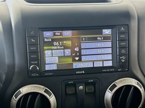 Used 2017 Jeep Wrangler Sahara w/ Connectivity Group image 13