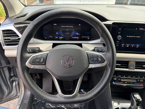 Used 2025 Volkswagen Taos SE FWD image 23