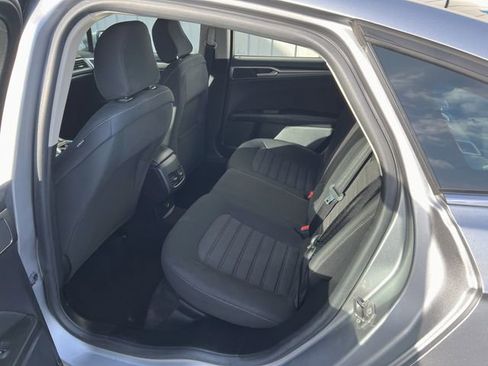 Used 2020 Ford Fusion SE image 11