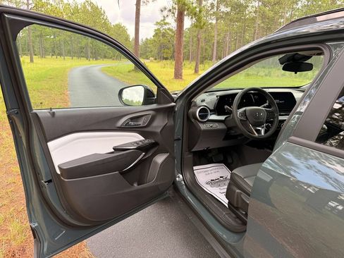 New 2026 Chevrolet Trax LT w/ Driver Confidence Package FWD image 11