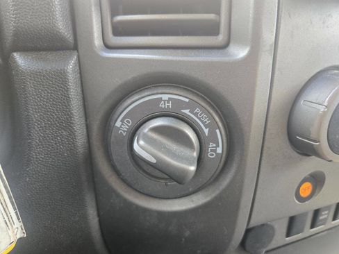 Used 2004 Nissan Titan SE AWD/4WD image 62