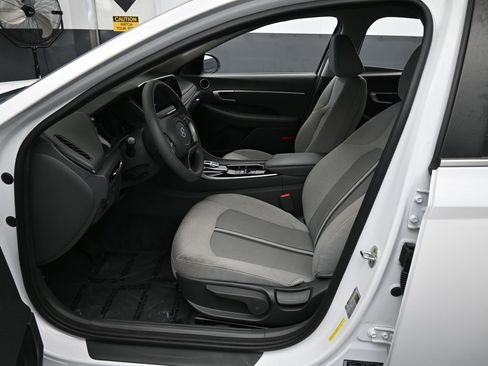 Used 2022 Hyundai Sonata SE image 11