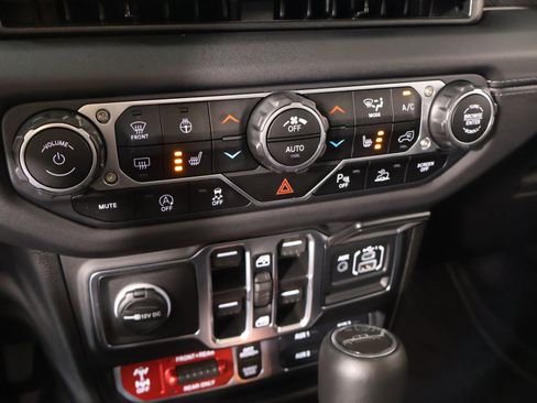 Used 2025 Jeep Gladiator Rubicon AWD/4WD image 8