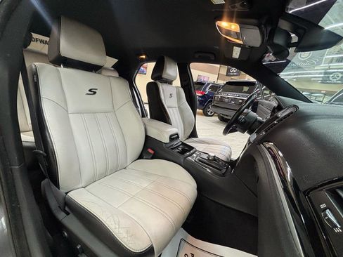 Used 2017 Chrysler 300 S RWD image 18