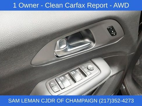Used 2025 Chrysler Pacifica Select image 12
