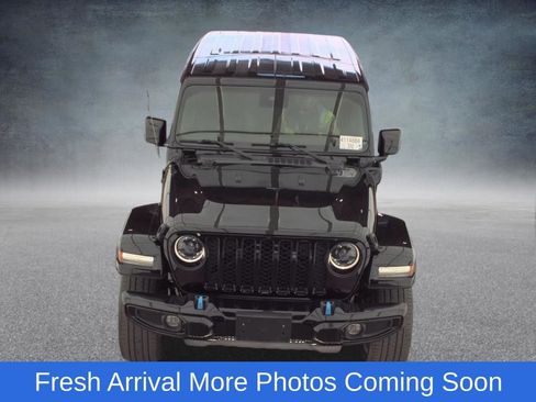 Used 2023 Jeep Wrangler Unlimited Sahara AWD/4WD image 3