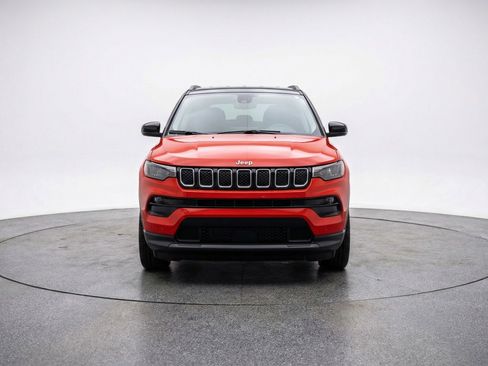 Used 2025 Jeep Compass Limited AWD/4WD image 2