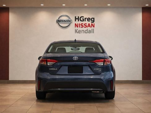 Used 2025 Toyota Corolla LE FWD image 4