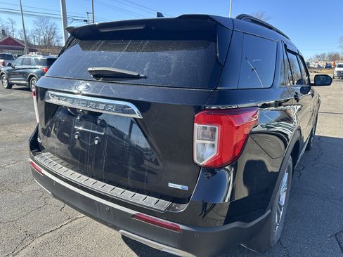 Used 2020 Ford Explorer XLT w/ Equipment Group 202A AWD/4WD image 3