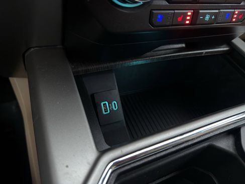 Used 2021 Ford F250 Lariat w/ Chrome Package image 18