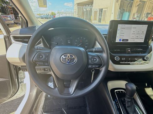 Used 2025 Toyota Corolla LE image 10