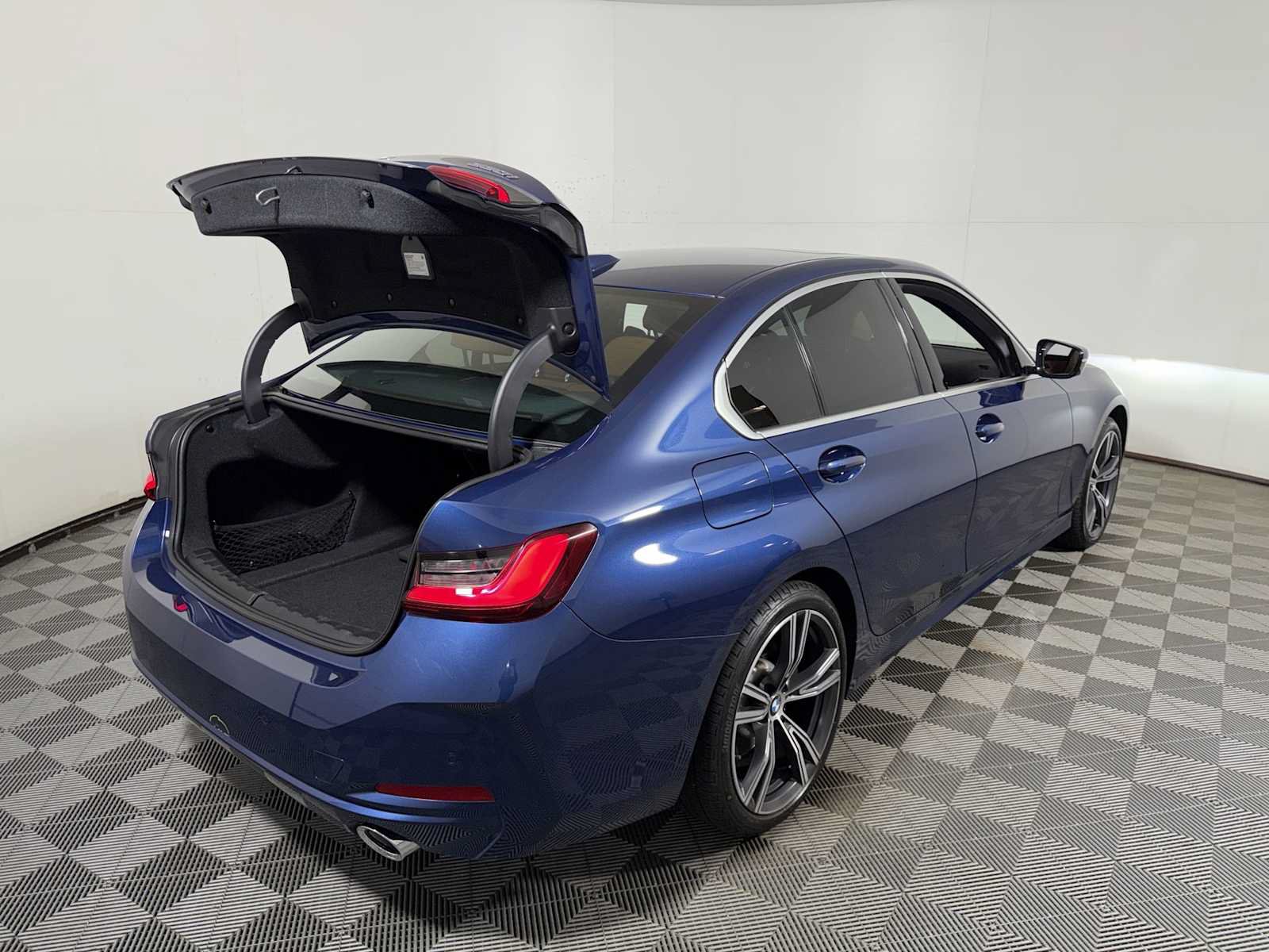 Used 2024 BMW 330i xDrive Sedan w/ Convenience Package AWD/4WD image 23