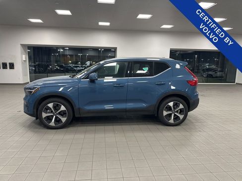 Used 2025 Volvo XC40 B5 Plus image 9