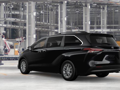 New 2026 Toyota Sienna XLE FWD image 8