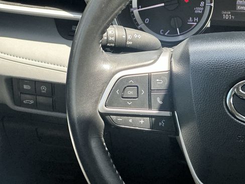 Used 2024 Toyota Highlander XLE AWD/4WD image 20