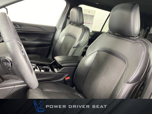 Used 2023 Jeep Grand Cherokee L Laredo image 16