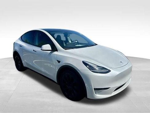 Used 2022 Tesla Model Y Long Range AWD/4WD image 11