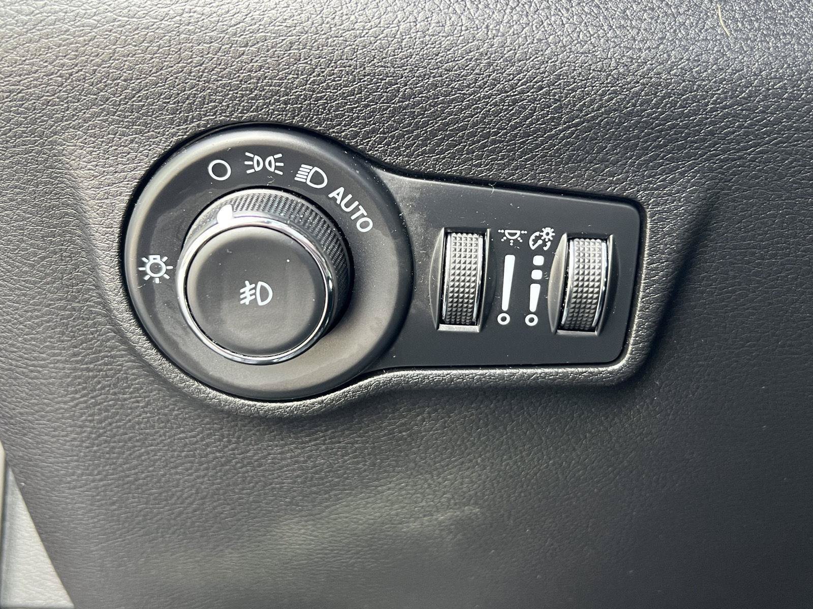 Used 2023 Jeep Compass Trailhawk w/ Trailhawk Elite Group AWD/4WD image 30