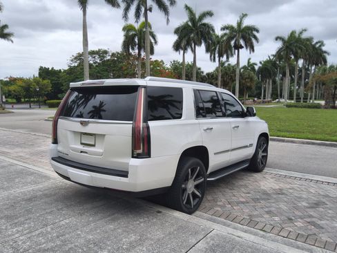 Used 2016 Cadillac Escalade Luxury RWD image 7
