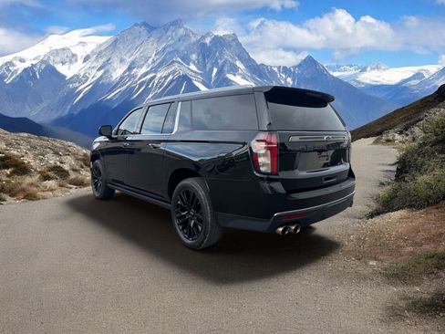 Used 2022 Chevrolet Suburban High Country AWD/4WD image 3